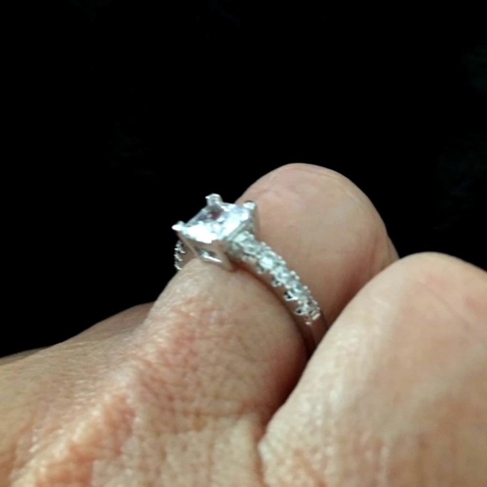 💎 Princess Cut Solitaire 💎 - Picture 3 of 7